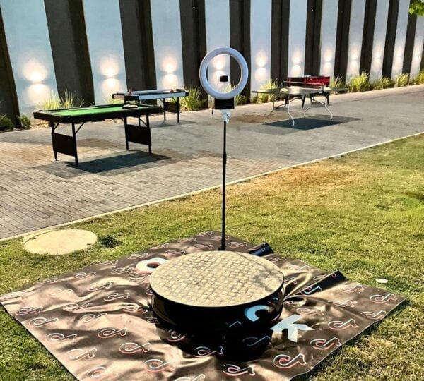 עמדת צילום 360 מעלות להשכרה לאירועים