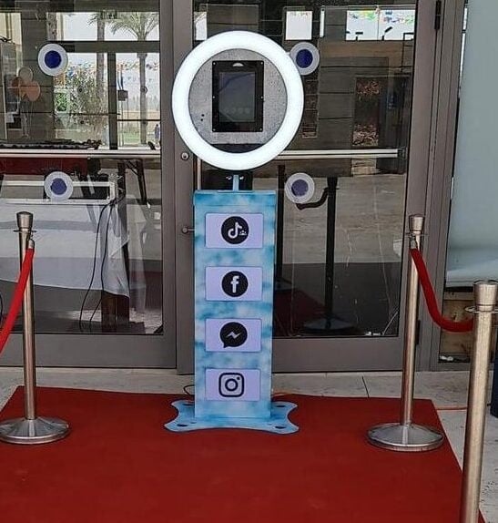 עמדת צילום סלפי להשכרה לאירועים
