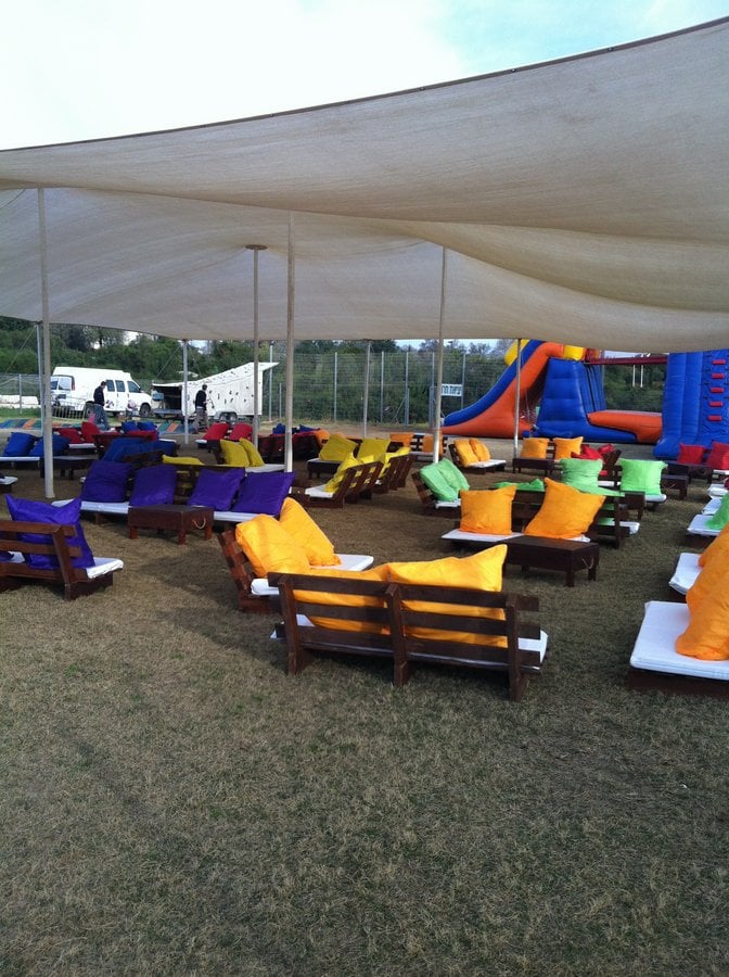 אירוע של פוטונים וכריות בצבע מתחת להצללה