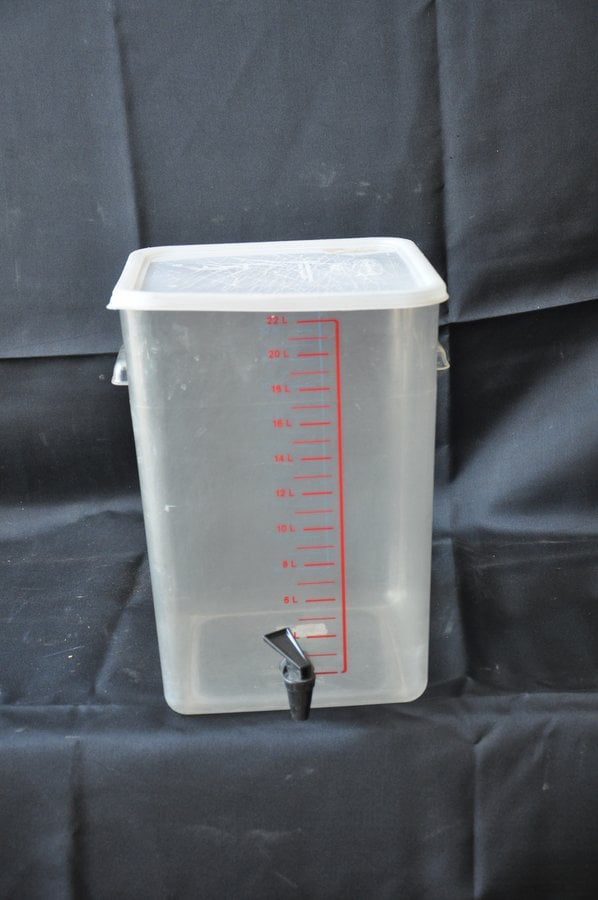 מיכל מים עם ברז 15 ליטר