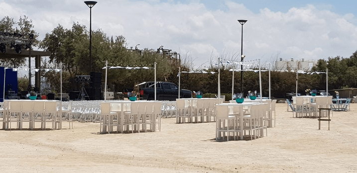 שולחנות אבירים וכיסאות בר