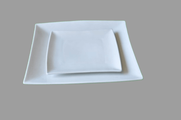 צלחת מרובעת לבנה