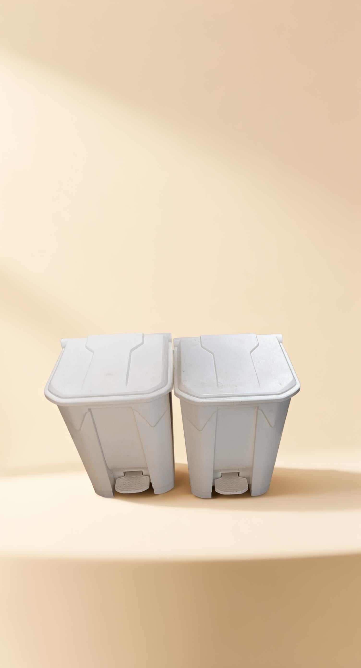 פח אשפה לבן