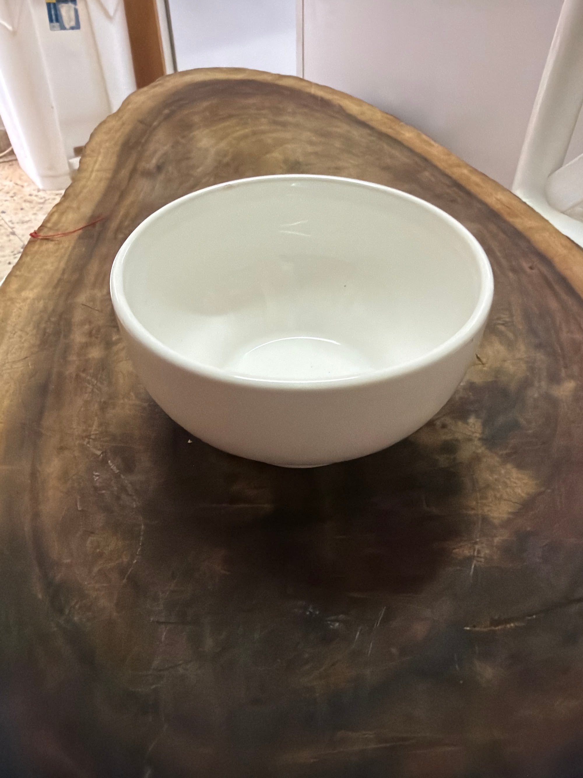 קערת הגשה מיסטרל עגולה לבנה להשכרה לאירועים