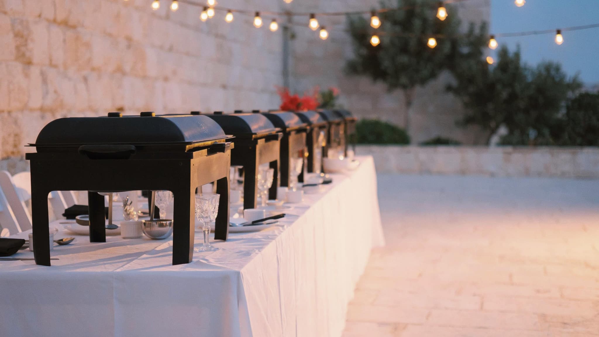 מזנון לאירוע חברה — כלי הגשה, חימום וקו עמידה